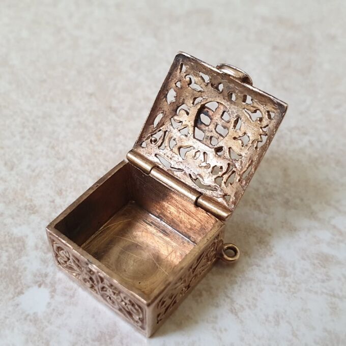 Ornate Pill Box in 9ct Gold - Gems Afire - Vintage Jewellery UK