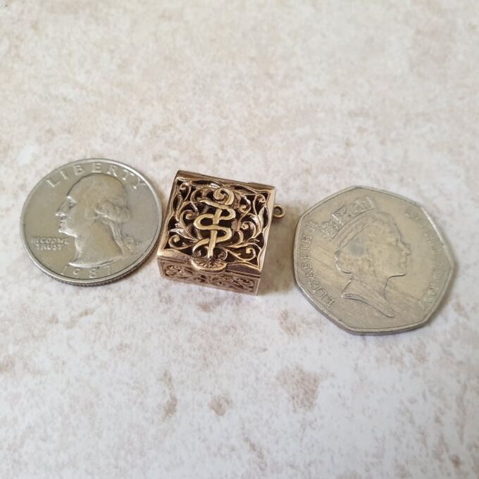 Ornate Pill Box in 9ct Gold