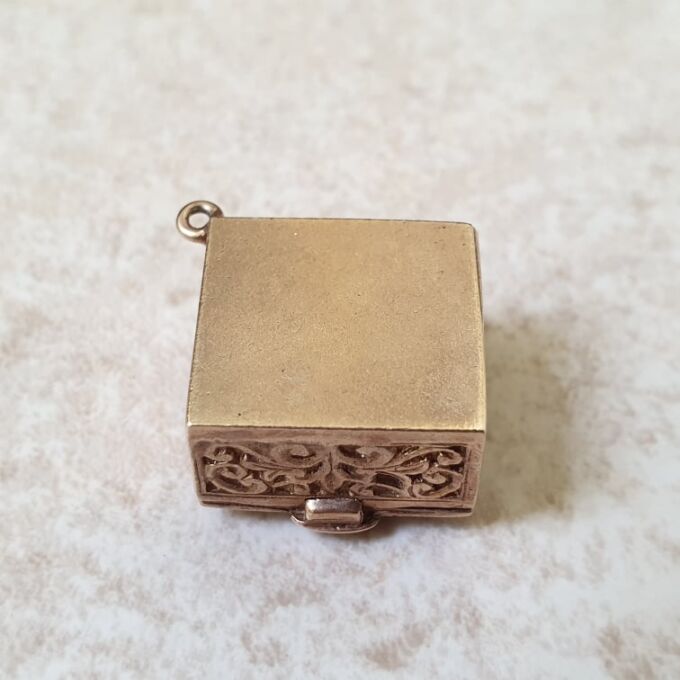 Ornate Pill Box in 9ct Gold - Gems Afire - Vintage Jewellery UK