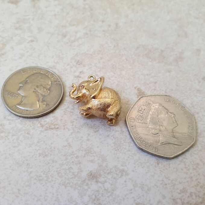 Adorable Elephant Pendant in 9ct Gold