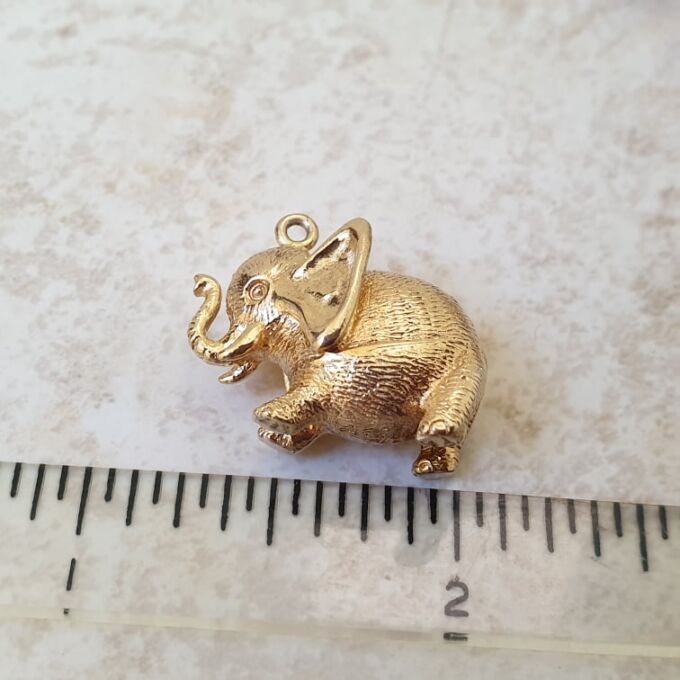 Adorable Elephant Pendant in 9ct Gold