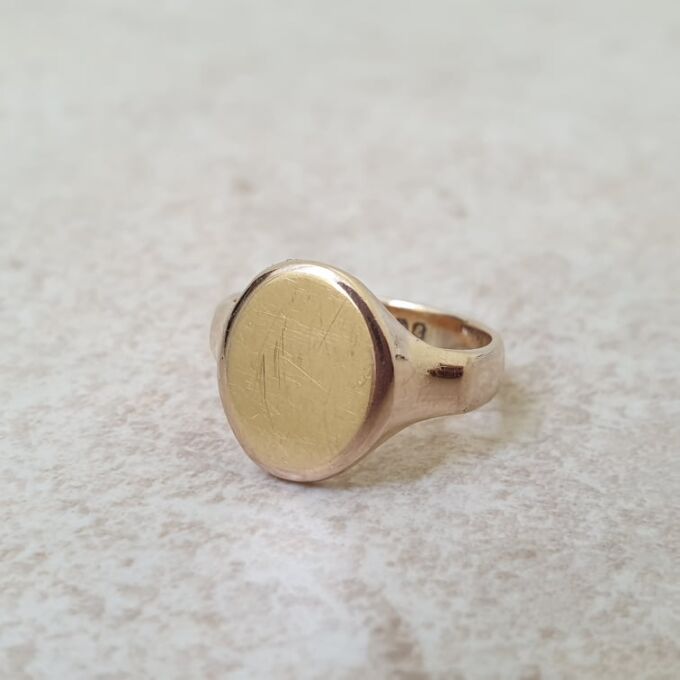 Tiny Signet Ring in 9ct Gold