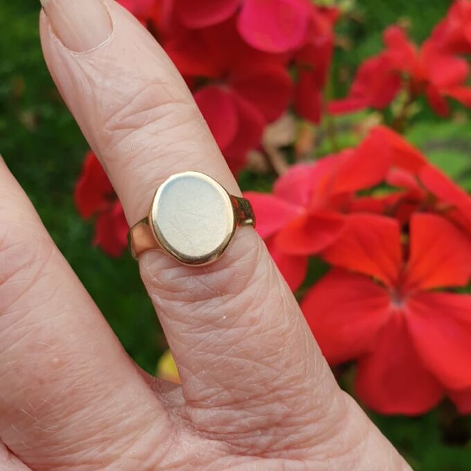 Tiny Signet Ring in 9ct Gold