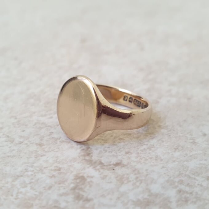 Tiny Signet Ring in 9ct Gold