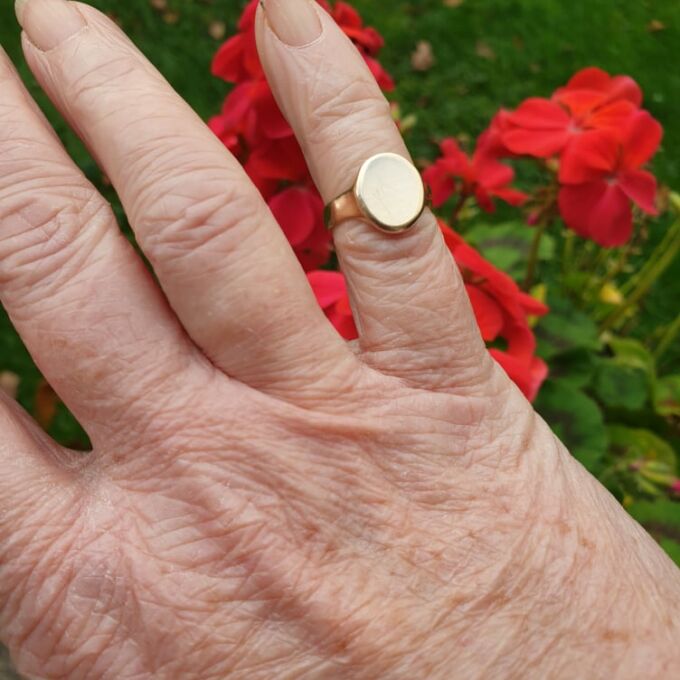 Tiny Signet Ring in 9ct Gold