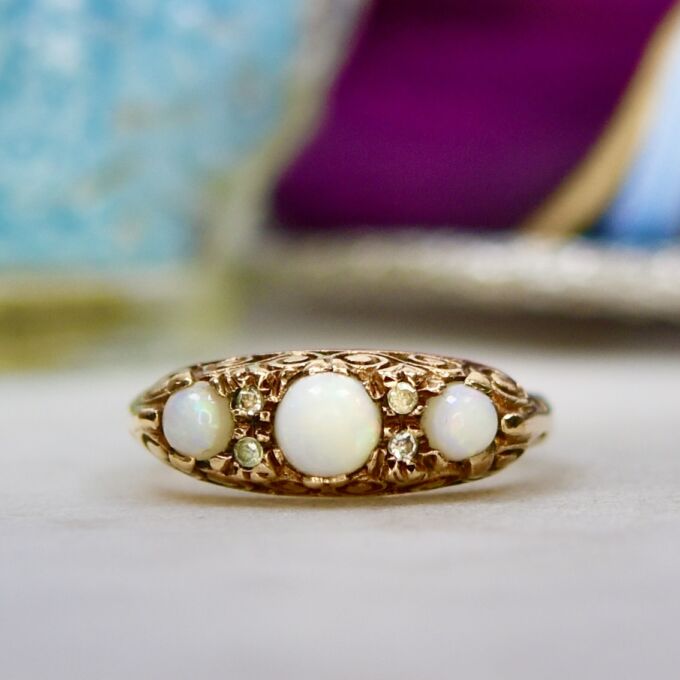 Opal Ring in 9ct Gold