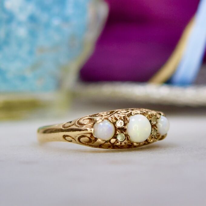 Opal Ring in 9ct Gold