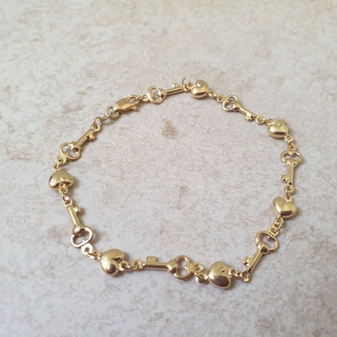 Key and Heart Bracelet in 9ct Gold