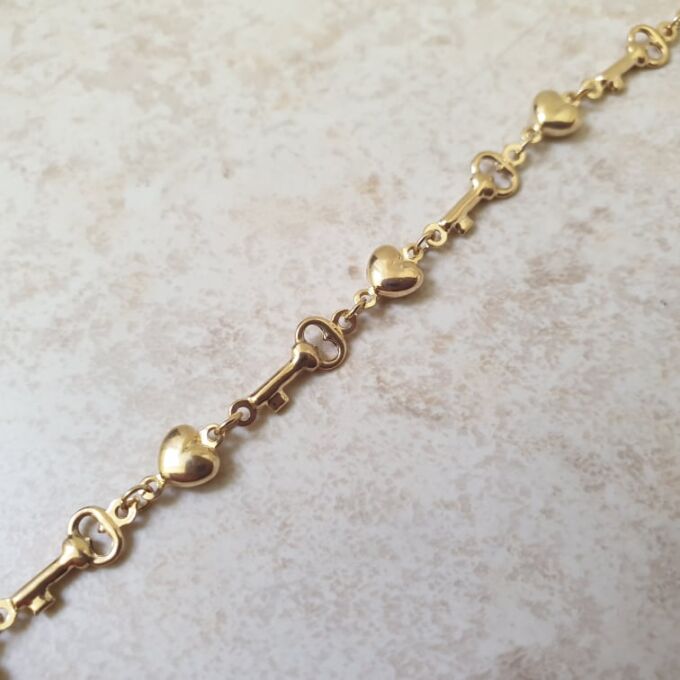 Key and Heart Bracelet in 9ct Gold