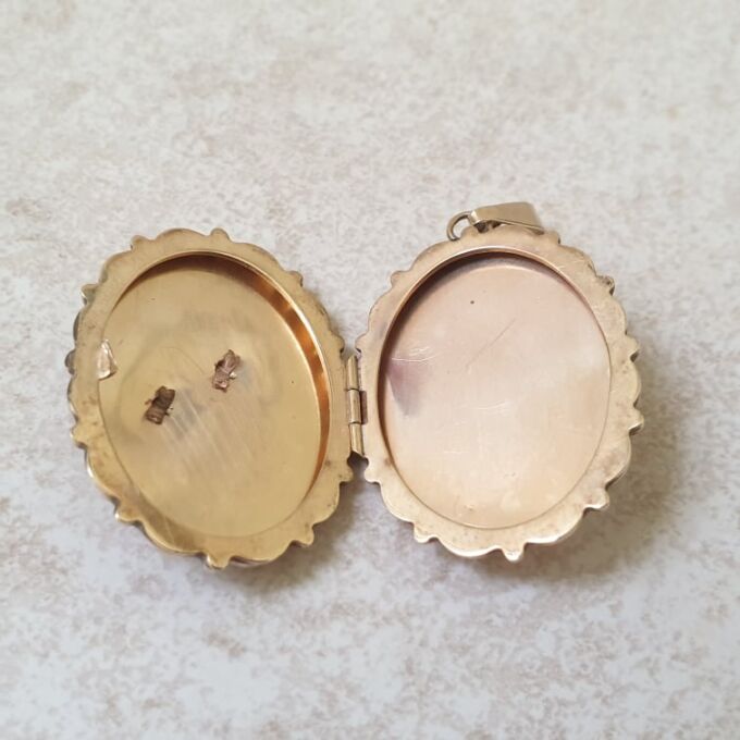 Horse Locket in 9ct Gold