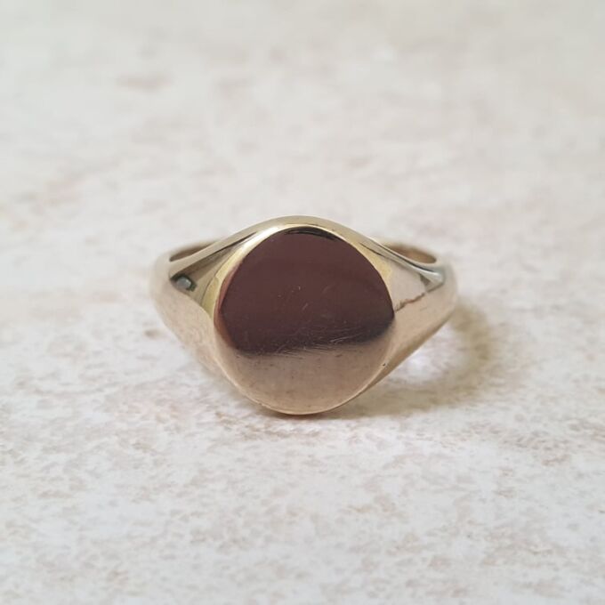 Oval Signet Ring in 9ct Gold