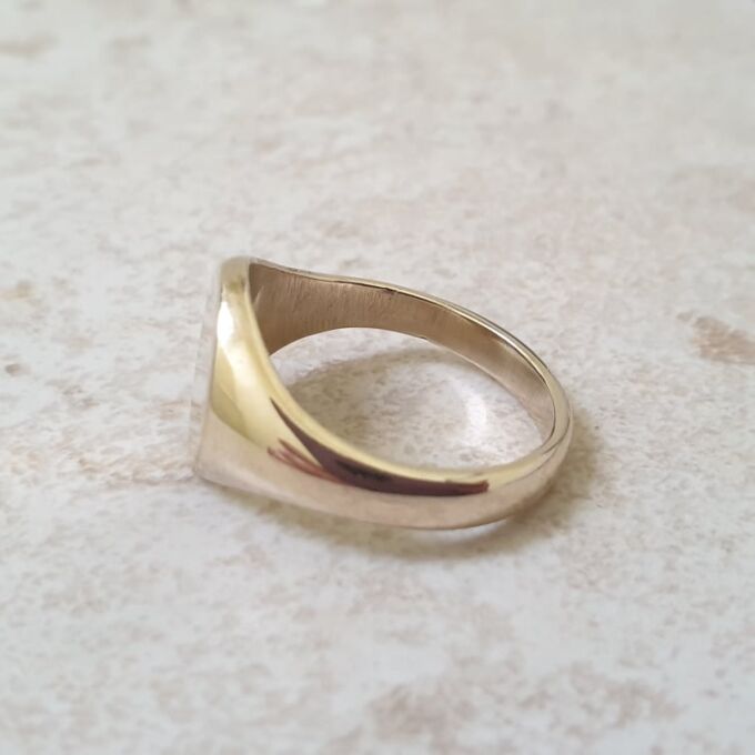 Oval Signet Ring in 9ct Gold
