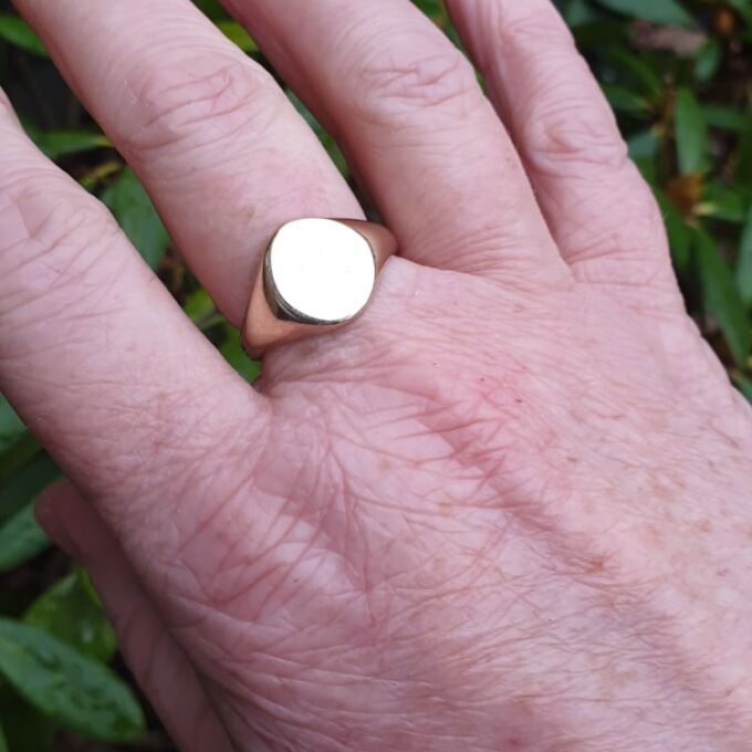 Oval Signet Ring in 9ct Gold