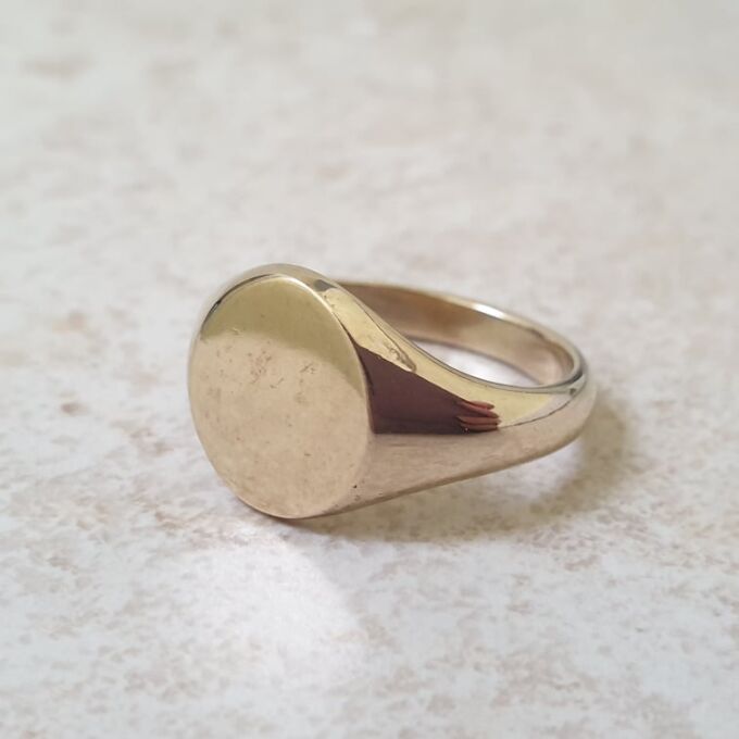 Oval Signet Ring in 9ct Gold