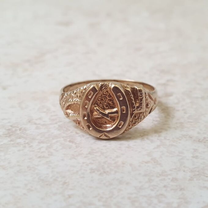 Horse Shoe Signet Ring in 9ct Gold
