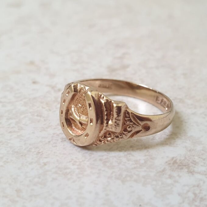 Horse Shoe Signet Ring in 9ct Gold