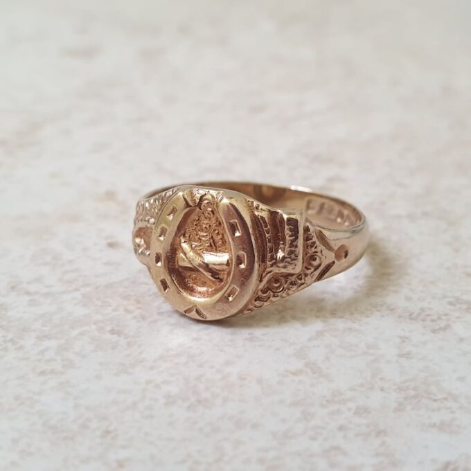 Horse Shoe Signet Ring in 9ct Gold