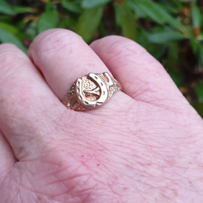 Horse Shoe Signet Ring in 9ct Gold
