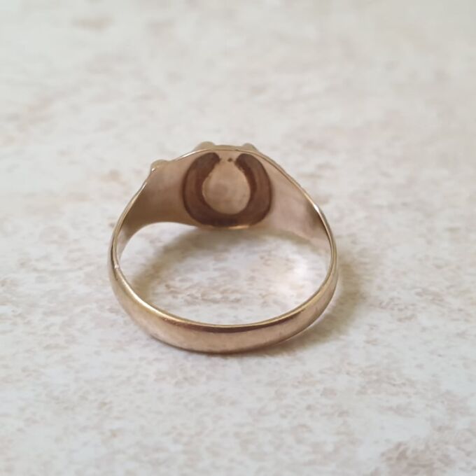 Horse Shoe Signet Ring in 9ct Gold