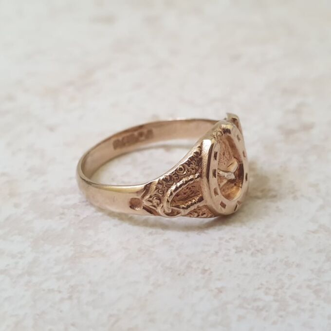 Horse Shoe Signet Ring in 9ct Gold