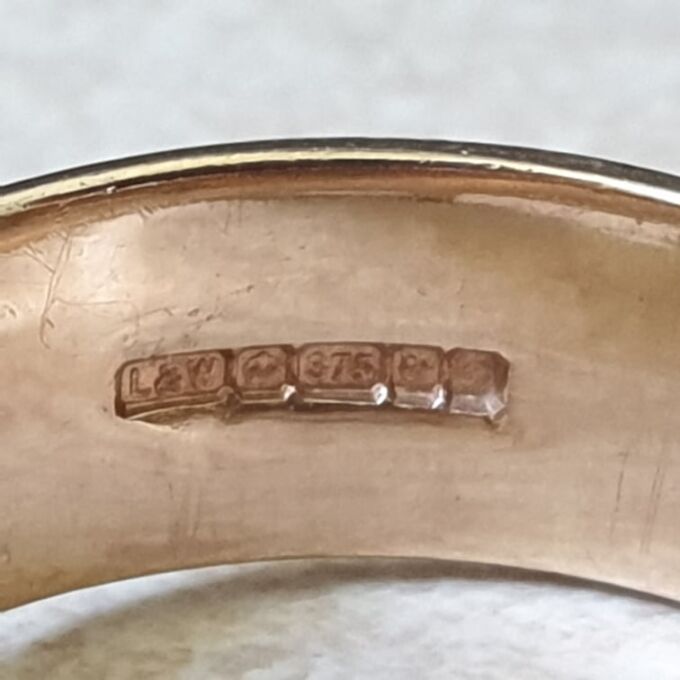 Heavyweight Buckle Ring in 9ct Gold