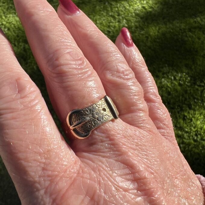 Heavyweight Buckle Ring in 9ct Gold