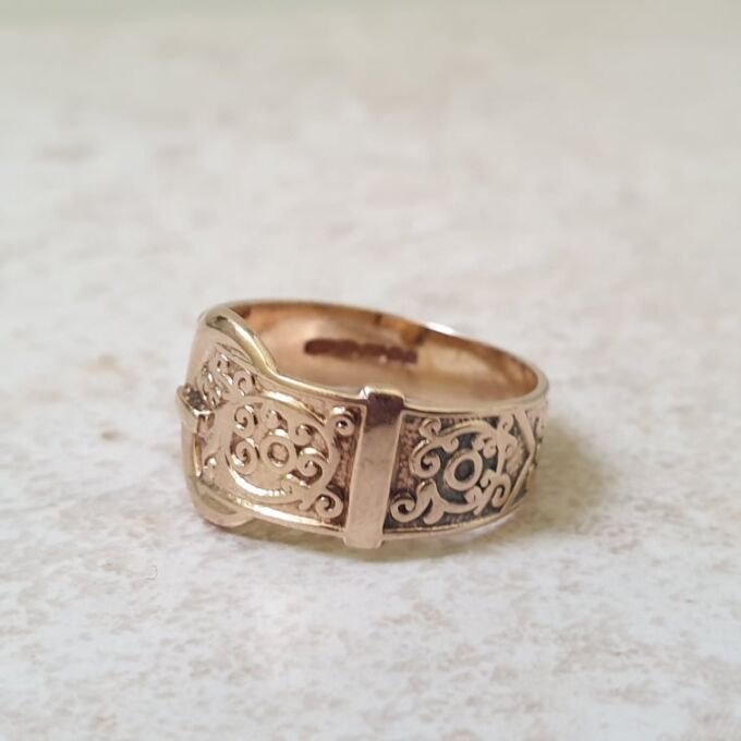 Buckle Ring in 9ct Gold