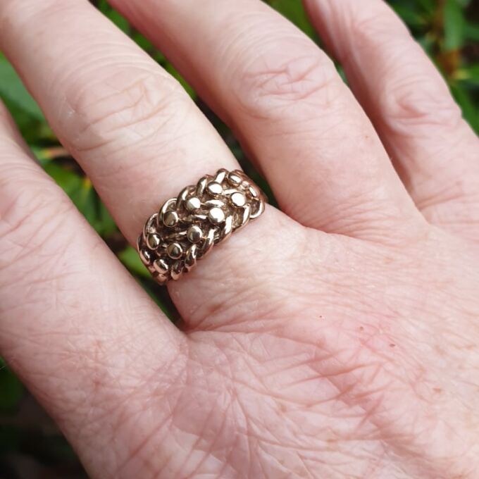 Keeper Ring in 9ct Gold
