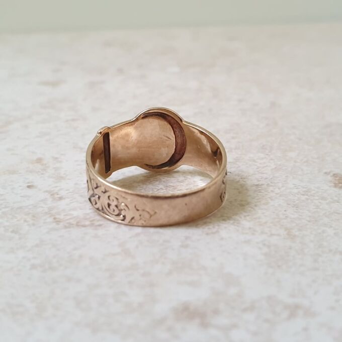 Buckle Ring in 9ct Gold