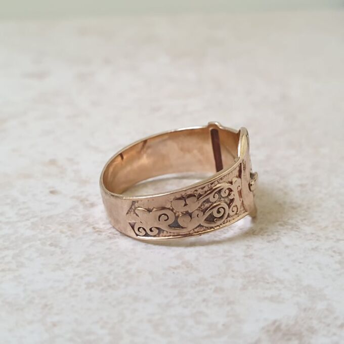 Buckle Ring in 9ct Gold