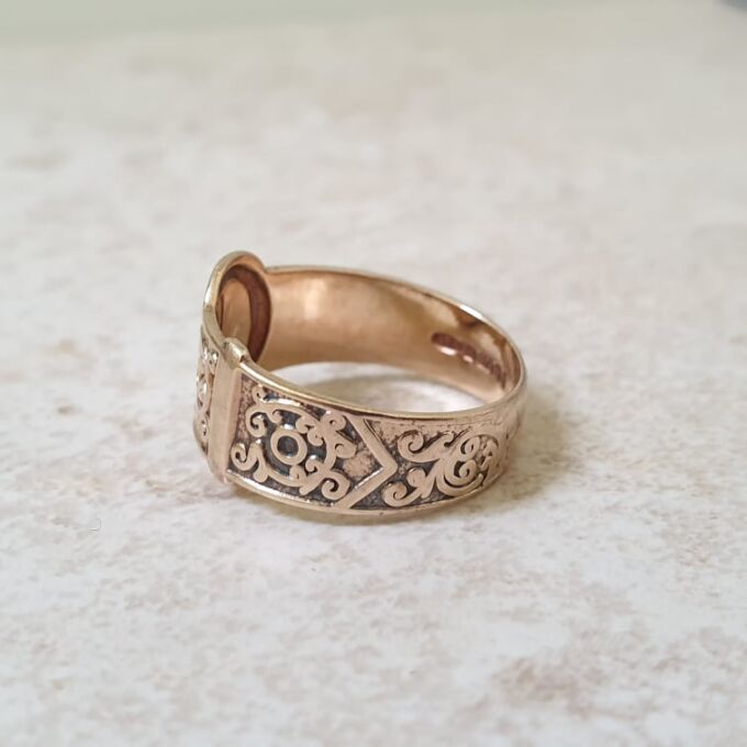 Buckle Ring in 9ct Gold