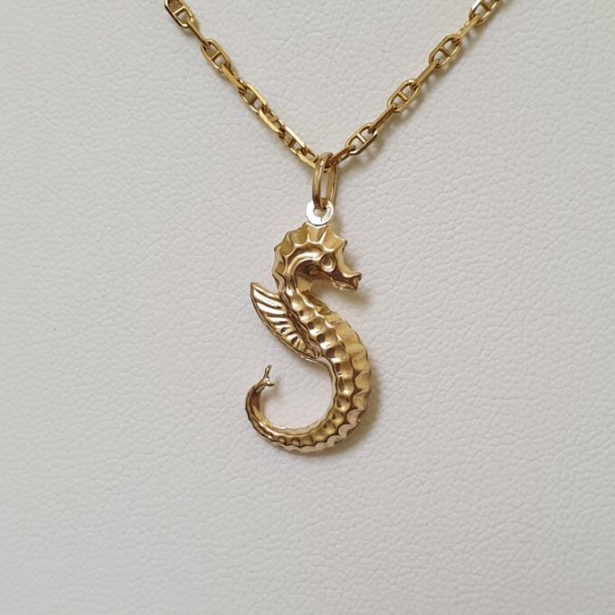 Seahorse Pendant in 9ct Gold