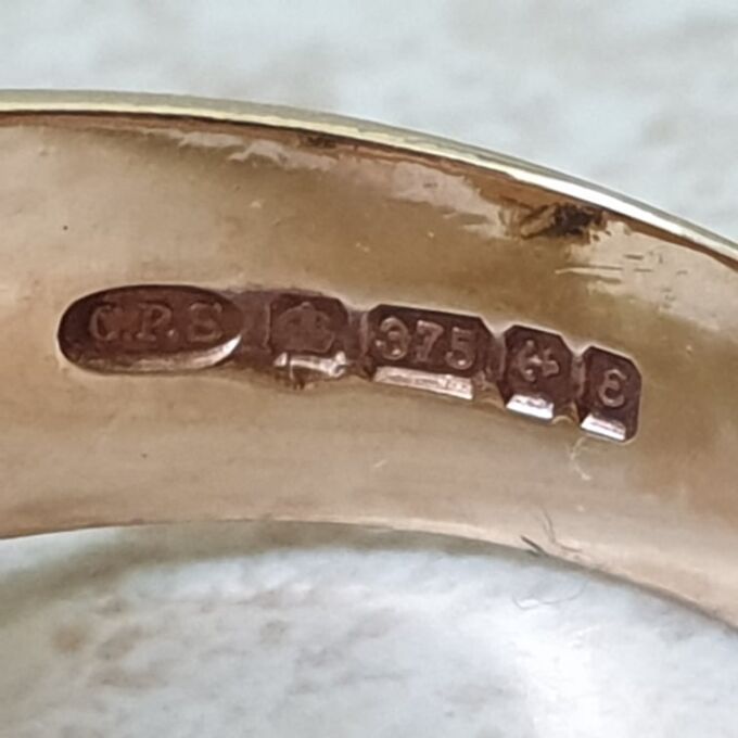 Buckle Ring in 9ct Gold