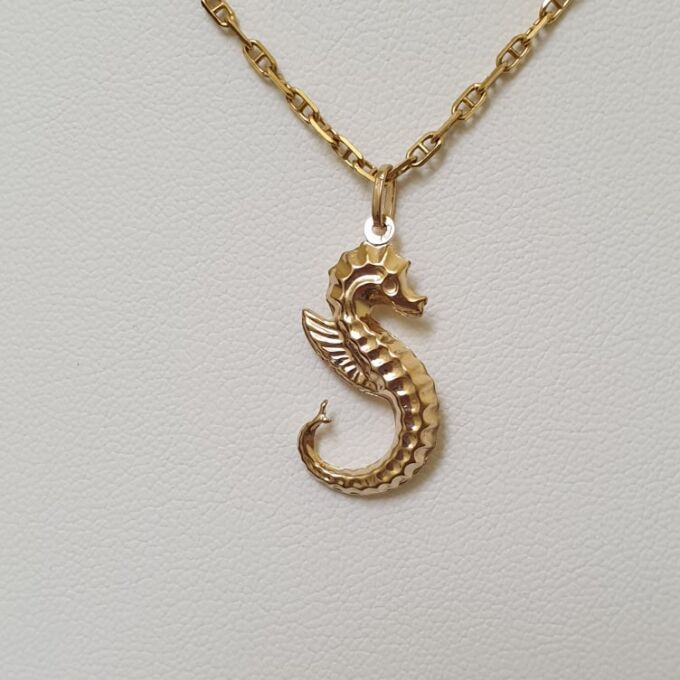 Seahorse Pendant in 9ct Gold