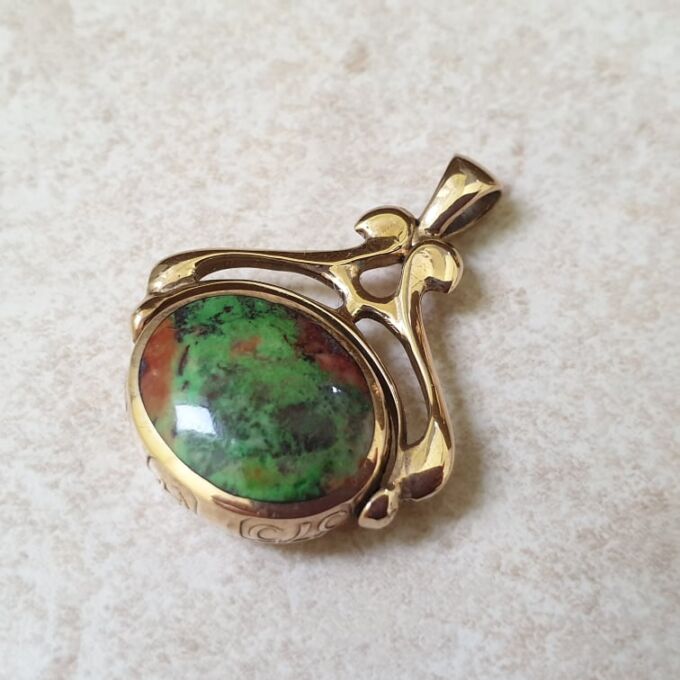 Two Sided Spinner Pendant in 9ct Gold