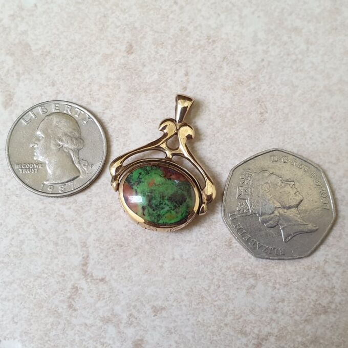 Two Sided Spinner Pendant in 9ct Gold