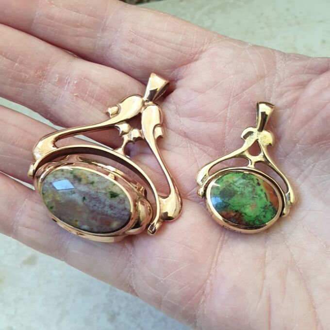 Two Sided Spinner Pendant in 9ct Gold