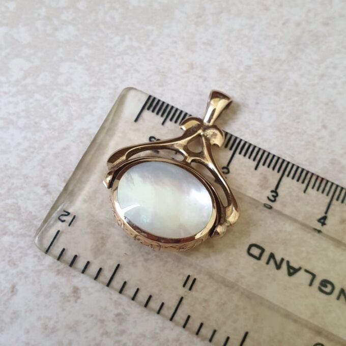 Two Sided Spinner Pendant in 9ct Gold