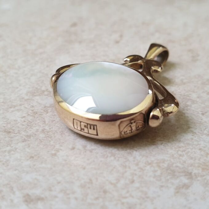 Two Sided Spinner Pendant in 9ct Gold