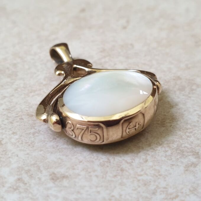 Two Sided Spinner Pendant in 9ct Gold