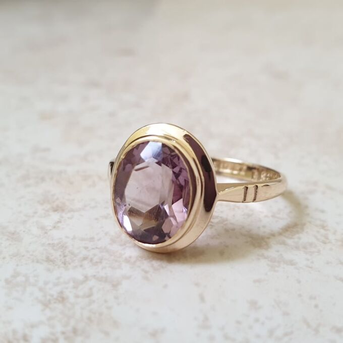 Amethyst Solitaire Ring in 9ct Gold