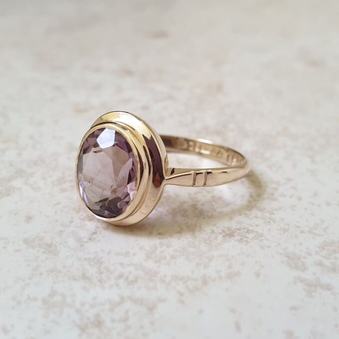 Amethyst Solitaire Ring in 9ct Gold