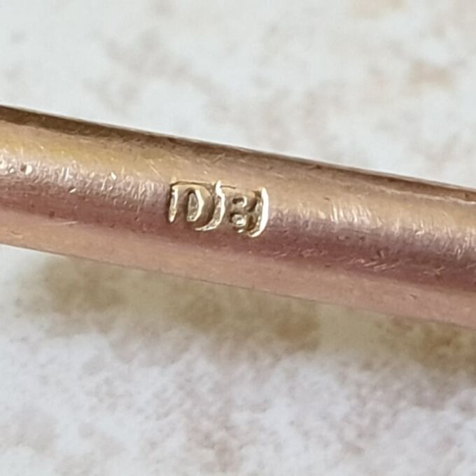 Antique Plain T Bar in 9ct Gold
