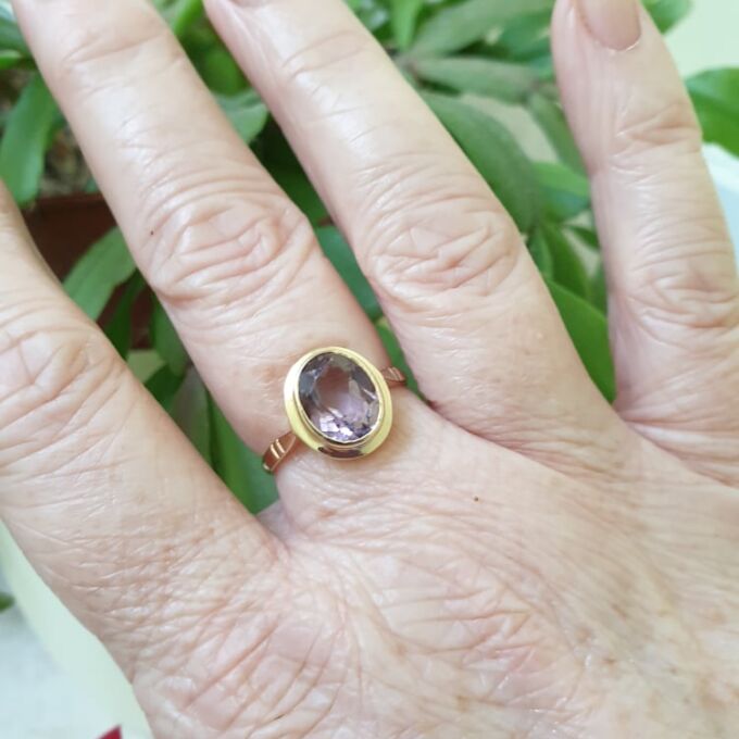 Amethyst Solitaire Ring in 9ct Gold