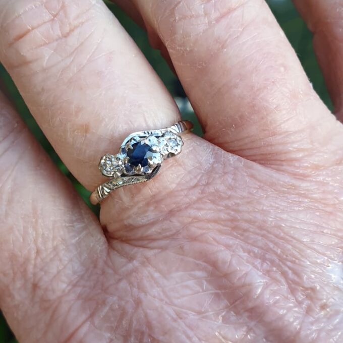 Sapphire & Diamond Ring in 18ct Gold