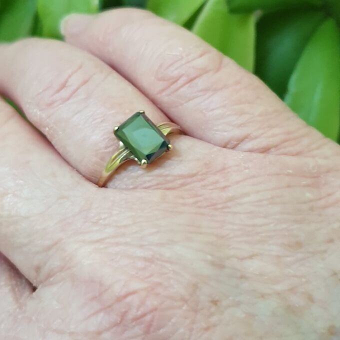 Hematite Solitaire Ring in 10ct Gold