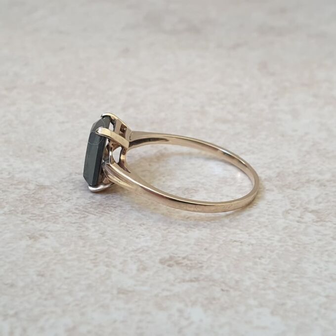 Hematite Solitaire Ring in 10ct Gold