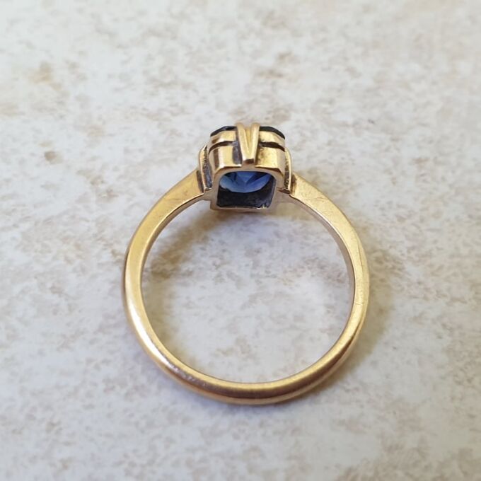 Synthetic Blue Sapphire Solitaire Ring in 18ct Gold