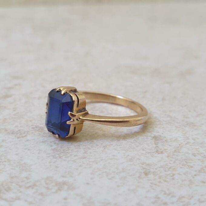 Synthetic Blue Sapphire Solitaire Ring in 18ct Gold