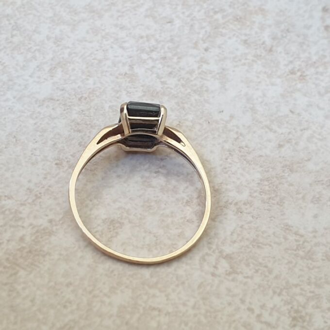 Hematite Solitaire Ring in 10ct Gold